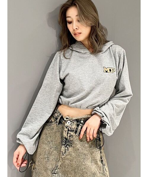 GYDA（ジェイダ）の「MCPスピンドルショートスウェットパーカー（パーカー・レディース・グレー/レッド/ブラック・FREE）」の4枚目の写真