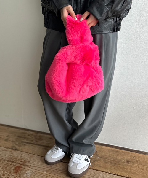 Kotoe（コトエ）の「【9色展開】 カラーエコファーバッグ ワンハンドルバッグ（ハンドバッグ・レディース・ワイン/ブルー/ピンク/キャメル/モカ/ベージュ/ダークグレー/ブラック/カーキ・FREE）」の8枚目の写真