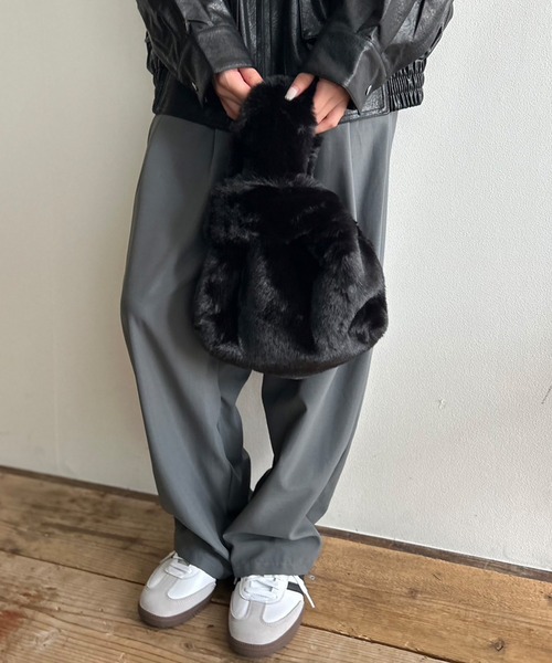 Kotoe（コトエ）の「【9色展開】 カラーエコファーバッグ ワンハンドルバッグ（ハンドバッグ・レディース・ワイン/ブルー/ピンク/キャメル/モカ/ベージュ/ダークグレー/ブラック/カーキ・FREE）」の2枚目の写真