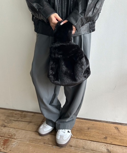 Kotoe（コトエ）の「【9色展開】 カラーエコファーバッグ ワンハンドルバッグ（ハンドバッグ・レディース・ワイン/ブルー/ピンク/キャメル/モカ/ベージュ/ダークグレー/ブラック/カーキ・FREE）」の17枚目の写真