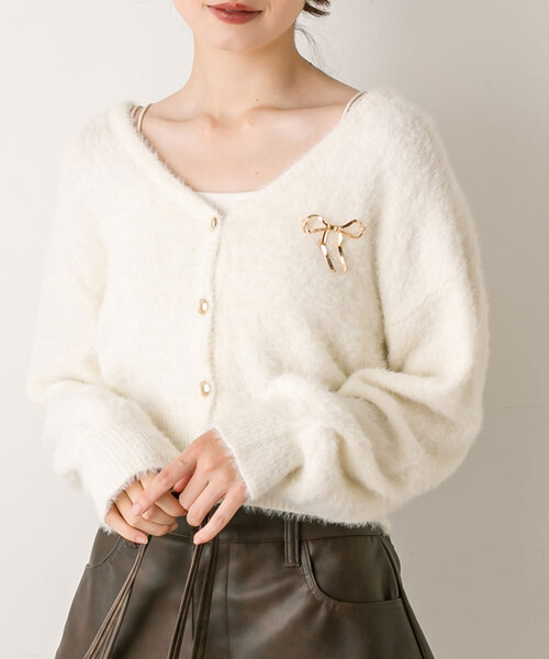 OLIVE des OLIVE(オリーブデオリーブ)の「ブローチ付フェザーカーディガン(カーディガン/ボレロ・レディース・オフホワイト/チャコールグレー/ピンク/モカ・FREE)」の9枚目の写真