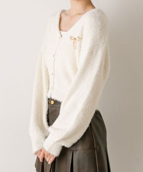 OLIVE des OLIVE(オリーブデオリーブ)の「ブローチ付フェザーカーディガン(カーディガン/ボレロ・レディース・オフホワイト/チャコールグレー/ピンク/モカ・FREE)」の10枚目の写真