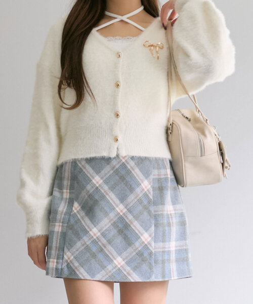 OLIVE des OLIVE(オリーブデオリーブ)の「ブローチ付フェザーカーディガン(カーディガン/ボレロ・レディース・オフホワイト/チャコールグレー/ピンク/モカ・FREE)」の2枚目の写真