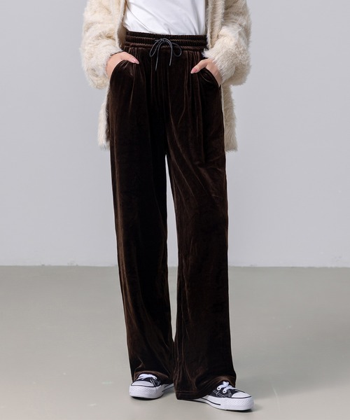DAY CLOSET（デイ クローゼット）の「レディース ベロア調スリークイージーワイドパンツ（その他パンツ・レディース・ネイビー/ブラック/ダークブラウン・M/L/XL）」の11枚目の写真