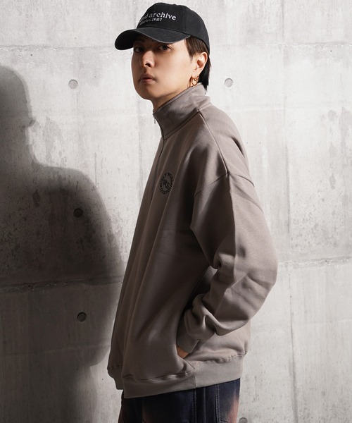 1111clothing(ワンフォークロージング)の「裏起毛 ロゴ刺繍 ハーフジップ スウェット / Half-zip sweatshirt with logo embroidery(スウェット・メンズ・アッシュ/ブラック/グレイッシュベージュ・M/L)」の19枚目の写真