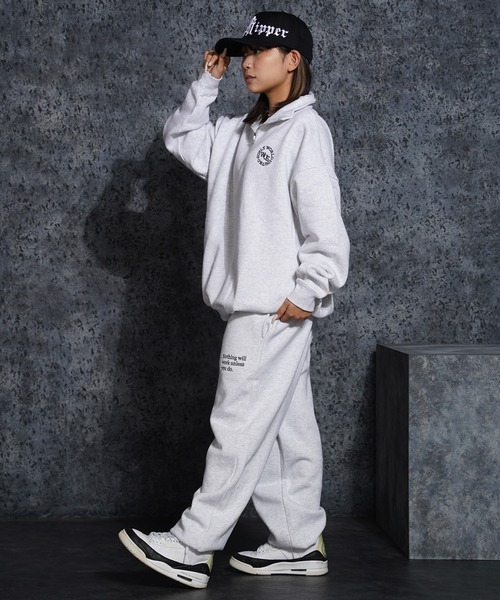 1111clothing(ワンフォークロージング)の「裏起毛 ロゴ刺繍 ハーフジップ スウェット / Half-zip sweatshirt with logo embroidery(スウェット・メンズ・アッシュ/ブラック/グレイッシュベージュ・M/L)」の15枚目の写真