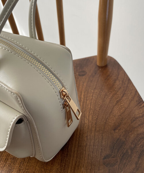 CAPRICIEUX LE'MAGE(カプリシューレマージュ)の「Wポケットボストンバッグ(ショルダーバッグ・レディース・アイボリー/ブラック・FREE)」の8枚目の写真