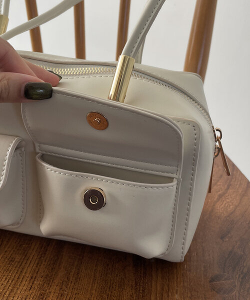 CAPRICIEUX LE'MAGE(カプリシューレマージュ)の「Wポケットボストンバッグ(ショルダーバッグ・レディース・アイボリー/ブラック・FREE)」の7枚目の写真