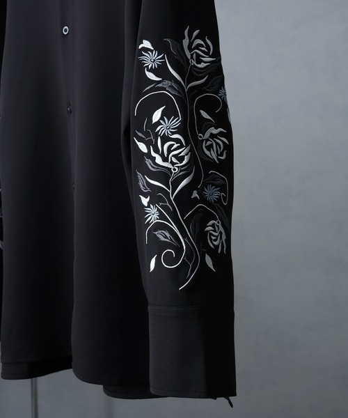 フミエタナカ 23SS 刺繍 ブレスレット シャツ ブラウス 1 黒 ブラック welise/ウェライズ】HANASODE-アームボタンスリット袖刺繍デザイン