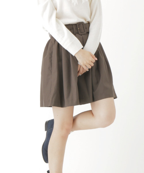 earth music&ecology（アースミュージックアンドエコロジー）の「ベルト付きタックキュロットパンツ（その他パンツ・レディース・カーキ/ネイビー/ウッド/キャメル・FREE）」の2枚目の写真