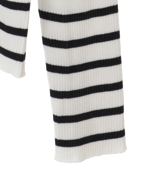 Tiara（ティアラ）の「ゴールドボタンリブニット（ニット/セーター・レディース・ホワイト×ブラック/ネイビー/ホワイト・FREE）」の12枚目の写真