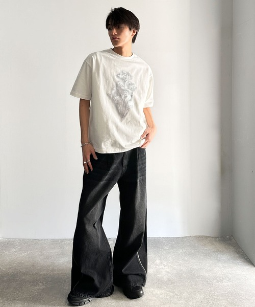 Classical Origin(クラシカルオリジン)の「【Classical Origin】「自分を開花させる。」フラワー柄プリントベーシックフィットTシャツ/Flower Print Basic Fit T-Shirt(Tシャツ/カットソー・メンズ・ブラック/チャコール/オフホワイト・MEDIUM/SMALL/LARGE)」の4枚目の写真
