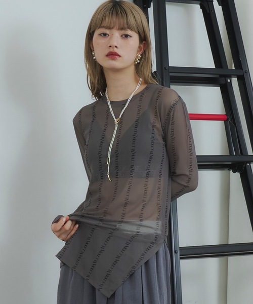 VIOLETTA（ヴィオレッタ）の「ロゴストライプ柄チュールシアートップス（Tシャツ/カットソー・レディース・チャコールグレー/ブラック/ベージュ・FREE）」の18枚目の写真