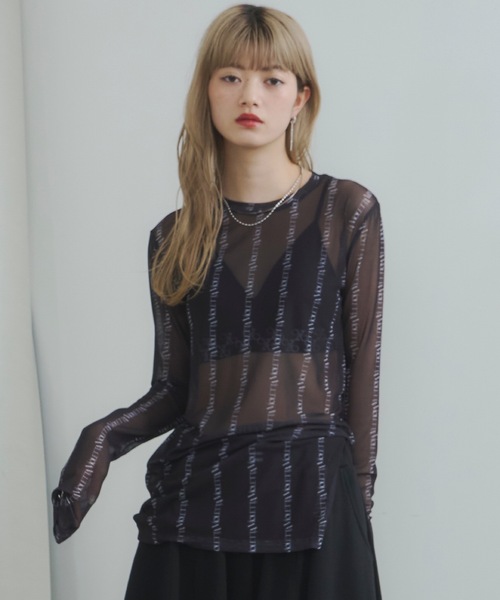 VIOLETTA（ヴィオレッタ）の「ロゴストライプ柄チュールシアートップス（Tシャツ/カットソー・レディース・チャコールグレー/ブラック/ベージュ・FREE）」の5枚目の写真