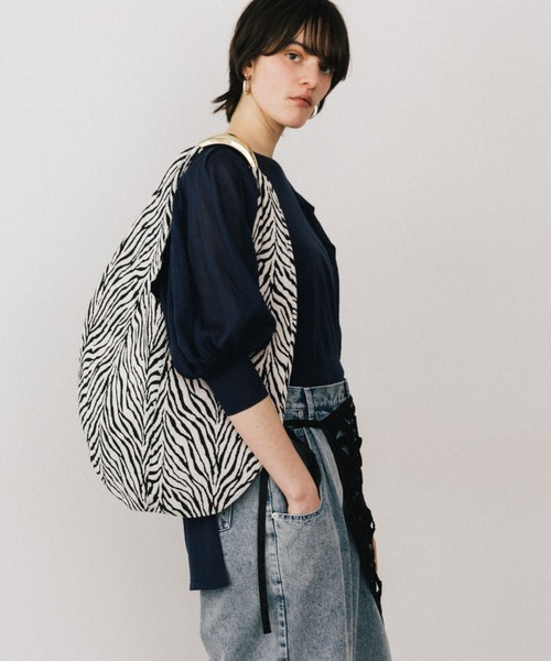 LE VERNIS（ル・ベルニ）の「LE VERNIS(ル・ベルニ)Sculpture bag M（トートバッグ・レディース・ホワイト/ブラック/ゼブラ・FREE）」の15枚目の写真