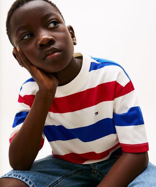 TOMMY HILFIGER(トミーヒルフィガー)の「BOYS エッセンシャルアーカイブフィットTシャツ(その他トップス・キッズ・マルチ/レッド・130cm/150cm/140cm/160cm)」の7枚目の写真