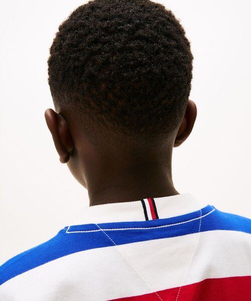 TOMMY HILFIGER(トミーヒルフィガー)の「BOYS エッセンシャルアーカイブフィットTシャツ(その他トップス・キッズ・マルチ/レッド・130cm/150cm/140cm/160cm)」の9枚目の写真