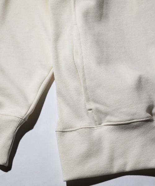 NANGA(ナンガ)の「NANGA / ナンガ ECO HYBRID MINI BOX LOGO EMBROIDERY SWEATSHIRT(UNISEX) エコハイブリッド ミニロゴ スウェット(Tシャツ/カットソー・メンズ・ホワイト/グレー・MEDIUM/LARGE/X-LARGE)」の8枚目の写真
