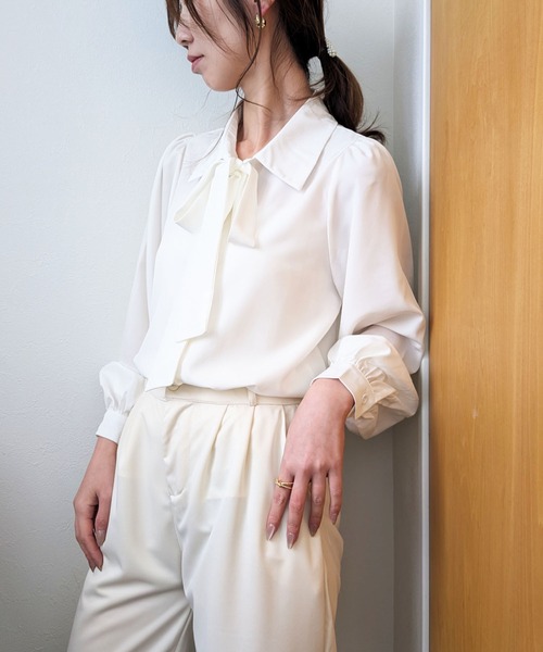 卒入園・入学式】エルメス、シャネルetc.先輩ママは小物にハイブランドを投入 | VERY M-PREMIER リボン　ホワイトシャツ　入園式入学式セレモニー