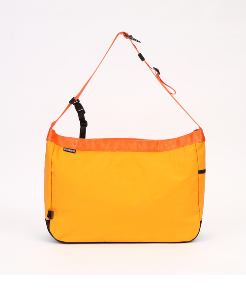 CHROME（クローム）の「［ CHROME / クローム ］NEWSPAPER MESSENGER / ニュースペーパー メッセンジャー バッグ 耐水 26L ビッグショルダーバッグ（ショルダーバッグ・メンズ・レッド系その他/オレンジ/ライトブルー/オリーブ・FREE）」の16枚目の写真