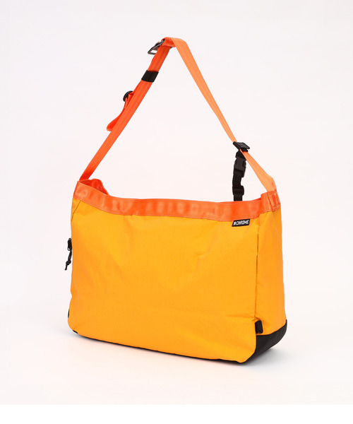 CHROME（クローム）の「［ CHROME / クローム ］NEWSPAPER MESSENGER / ニュースペーパー メッセンジャー バッグ 耐水 26L ビッグショルダーバッグ（ショルダーバッグ・メンズ・レッド系その他/オレンジ/ライトブルー/オリーブ・FREE）」の15枚目の写真