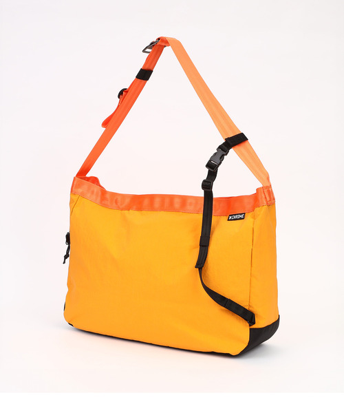CHROME（クローム）の「［ CHROME / クローム ］NEWSPAPER MESSENGER / ニュースペーパー メッセンジャー バッグ 耐水 26L ビッグショルダーバッグ（ショルダーバッグ・メンズ・レッド系その他/オレンジ/ライトブルー/オリーブ・FREE）」の13枚目の写真
