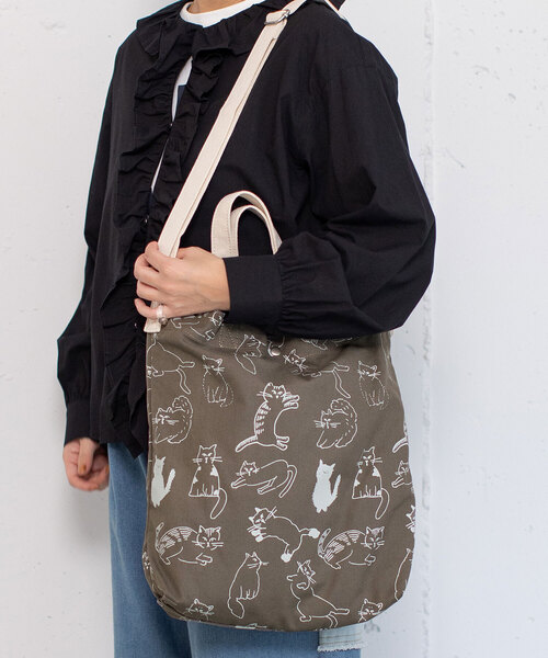 POU DOU DOU（プードゥドゥ）の「＜Daily＞キャンパスオリジナルプリント2wayショルダーバッグ（ショルダーバッグ・レディース・ダークグレー/キナリ/ブルー・フリー）」の2枚目の写真