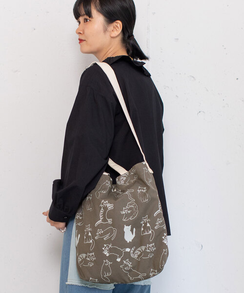 POU DOU DOU（プードゥドゥ）の「＜Daily＞キャンパスオリジナルプリント2wayショルダーバッグ（ショルダーバッグ・レディース・ダークグレー/キナリ/ブルー・フリー）」の14枚目の写真