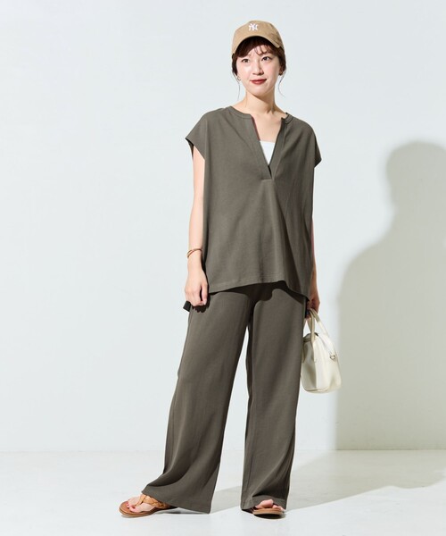 FREAK'S STORE（フリークスストア）の「限定展開　Vネックフレンチスリーブパンツセットアップ（その他パンツ・レディース・ベージュ/オリーブ/ブラック/ブラウン/レッド/ネイビー・SMALL/MEDIUM）」の4枚目の写真