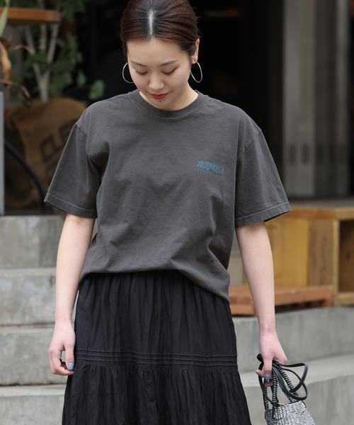 JOURNAL STANDARD relume（ジャーナルスタンダード　レリューム）の「スーベニアピグメントTEE（Tシャツ/カットソー・レディース・ホワイト/ブラック/ブラック系その他・FREE）」の4枚目の写真