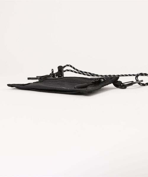 POLeR（ポーラー）の「POLeR/ポーラー ショルダーポーチ STUFFABLE DRINK POUCH 241MCV0441（ショルダーバッグ・メンズ・ブラック・FREE）」の3枚目の写真