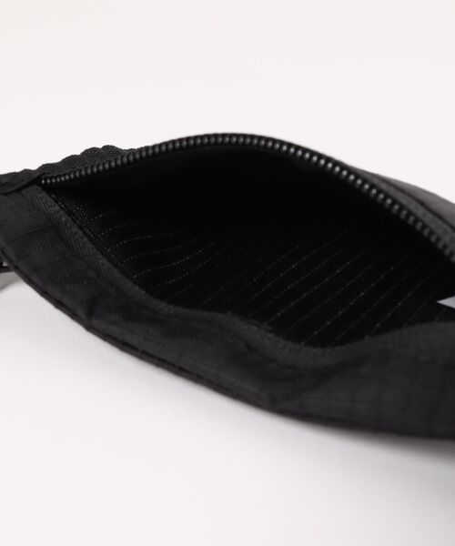 POLeR（ポーラー）の「POLeR/ポーラー ショルダーポーチ STUFFABLE DRINK POUCH 241MCV0441（ショルダーバッグ・メンズ・ブラック・FREE）」の4枚目の写真