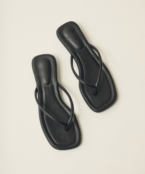 NEUNA(ヌナ)の「エコレザートングサンダル(サンダル・レディース・アイボリー/ブラック・36/38/39)」の2枚目の写真