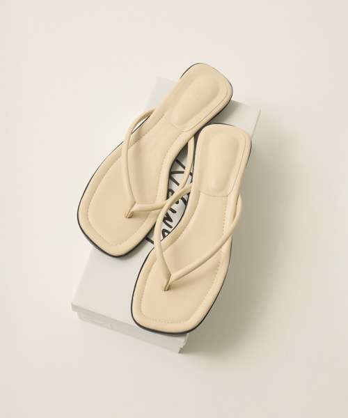 NEUNA(ヌナ)の「エコレザートングサンダル(サンダル・レディース・アイボリー/ブラック・36/38/39)」の15枚目の写真