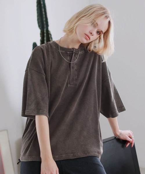 ROCHEM（ローシェン）の「ヴィンテージ加工サーマルヘンリーネックドローコードT（Tシャツ/カットソー・メンズ・ブラウン/グレー/ブラック・XS/S/M/L）」の1枚目の写真