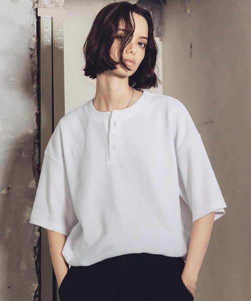 ROCHEM（ローシェン）の「サーマルヘンリーネックドローコードT（Tシャツ/カットソー・メンズ・ブラウン/グレー/ブラック/グレー系/ブラック系/ホワイト・XS/S/M/L）」の2枚目の写真