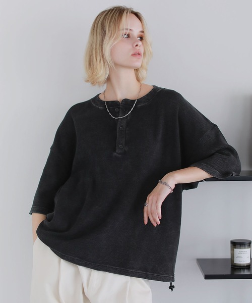 ROCHEM（ローシェン）の「ヴィンテージ加工サーマルヘンリーネックドローコードT（Tシャツ/カットソー・メンズ・ブラウン/グレー/ブラック・XS/S/M/L）」の2枚目の写真