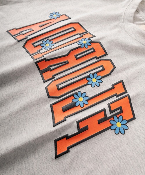 make a ray!(メイク ア レイ!)の「【81】 ワッペンロゴ カレッジデザイン Tシャツ/メンズ/レディース(Tシャツ/カットソー・メンズ・アッシュグレー/チャコールグレー/ブラック系その他/ブラック/ホワイト/ホワイト系その他/オートミール/ダークグレー・M/L/XL)」の16枚目の写真