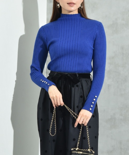 INTERPLANET（インタープラネット）の「変形編み袖口ボタンリブニット（ニット/セーター・レディース・ブルー/レッド/オフホワイト/イエロー/ブラック・LARGE/FREE）」の3枚目の写真