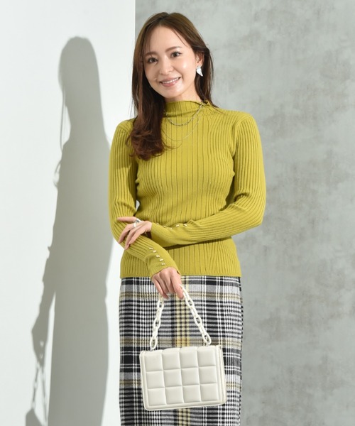 INTERPLANET（インタープラネット）の「変形編み袖口ボタンリブニット（ニット/セーター・レディース・ブルー/レッド/オフホワイト/イエロー/ブラック・LARGE/FREE）」の18枚目の写真