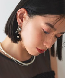 メタル フラワー パール ドロップ イヤリング | レディース 結婚式 パーティードレス セレモニー お呼ばれ 華やか 上品 オケージョン お花 揺れる アクセサリー