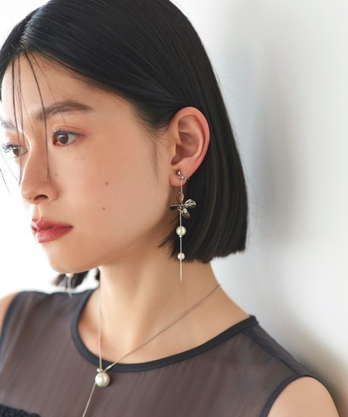 メタル フラワー パール ドロップ イヤリング ｜ レディース 結婚式