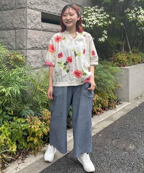 セール】コットンローンルシオール加工ブラーフラワープリント