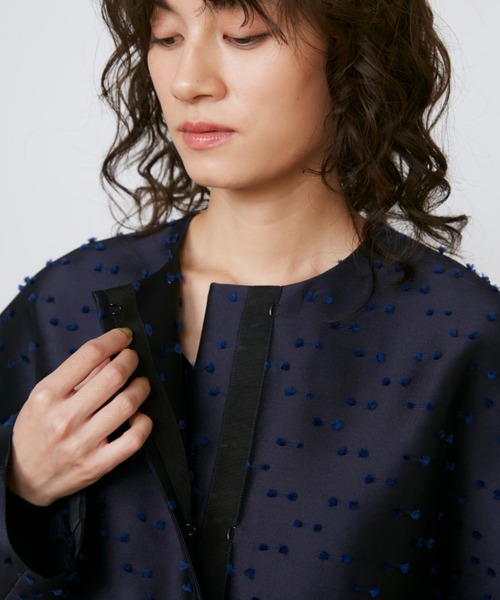 INED(イネド)の「ノーカラーAラインコート《la veille by SUPERIOR CLOSET》【セットアップ対応】(ノーカラーコート・レディース・ネイビー/アイボリー・9号)」の18枚目の写真