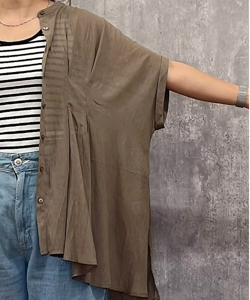 Right-on(ライトオン)の「【HONEYSUCKLE ROSE】タックシアーチュニック(チュニック・レディース・オフホワイト/ブラック/カーキブラウン・M/L)」の16枚目の写真