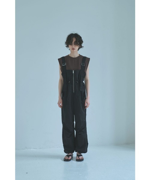marjour（マージュール）の「NYLON ZIP SALOPETTE（サロペット/オーバーオール・レディース・ブラック/ベージュ・M）」の3枚目の写真