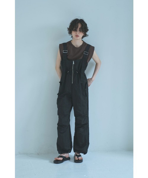 marjour（マージュール）の「NYLON ZIP SALOPETTE（サロペット/オーバーオール・レディース・ブラック/ベージュ・M）」の4枚目の写真