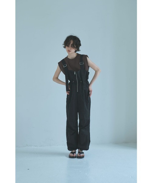 marjour（マージュール）の「NYLON ZIP SALOPETTE（サロペット/オーバーオール・レディース・ブラック/ベージュ・M）」の5枚目の写真