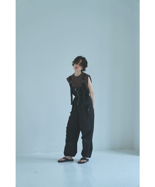 marjour（マージュール）の「NYLON ZIP SALOPETTE（サロペット/オーバーオール・レディース・ブラック/ベージュ・M）」の7枚目の写真