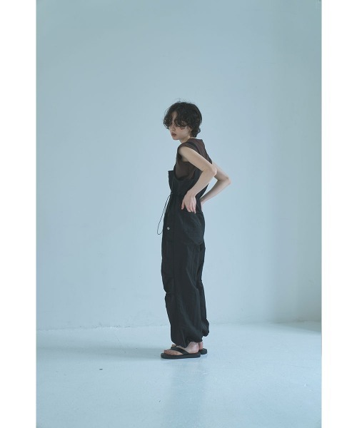 marjour（マージュール）の「NYLON ZIP SALOPETTE（サロペット/オーバーオール・レディース・ブラック/ベージュ・M）」の8枚目の写真